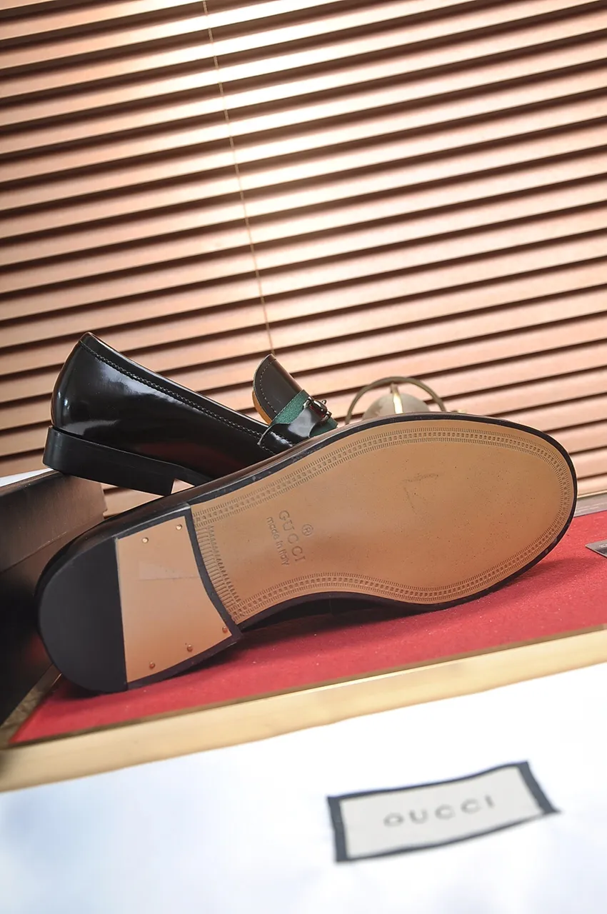 Factory price 540💶Italian top luxury men's shoe giant (GUCCI) (Gucci) (full cowhide lining) new arrival🍃Original European style🔰 Pleasant to the eye😍In order to make the shoes more durable and non-deformable🌀The production continues to follow traditional methods but there is still no lack of innovation💪The original sheepskin is chosen for the leather♻️Smooth, natural and exceptionally bright⭐Made of imported cowhide The rich man’s first choice 38-45 (45 customized)